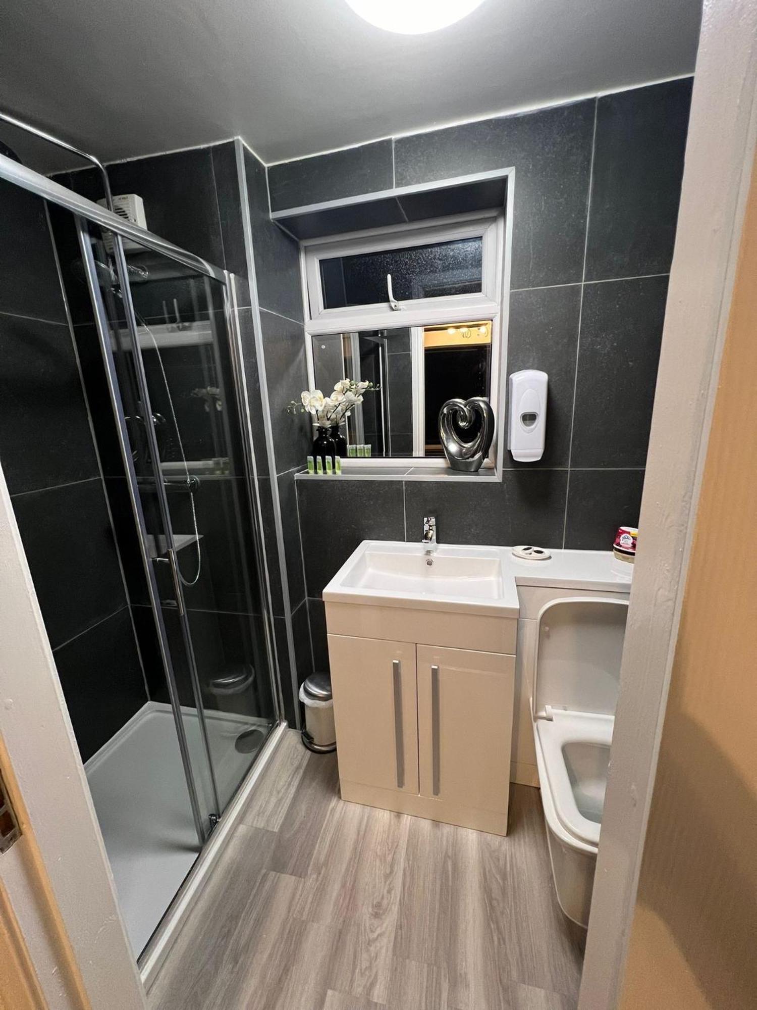 Abbey Holiday Accommodation Уитби Экстерьер фото