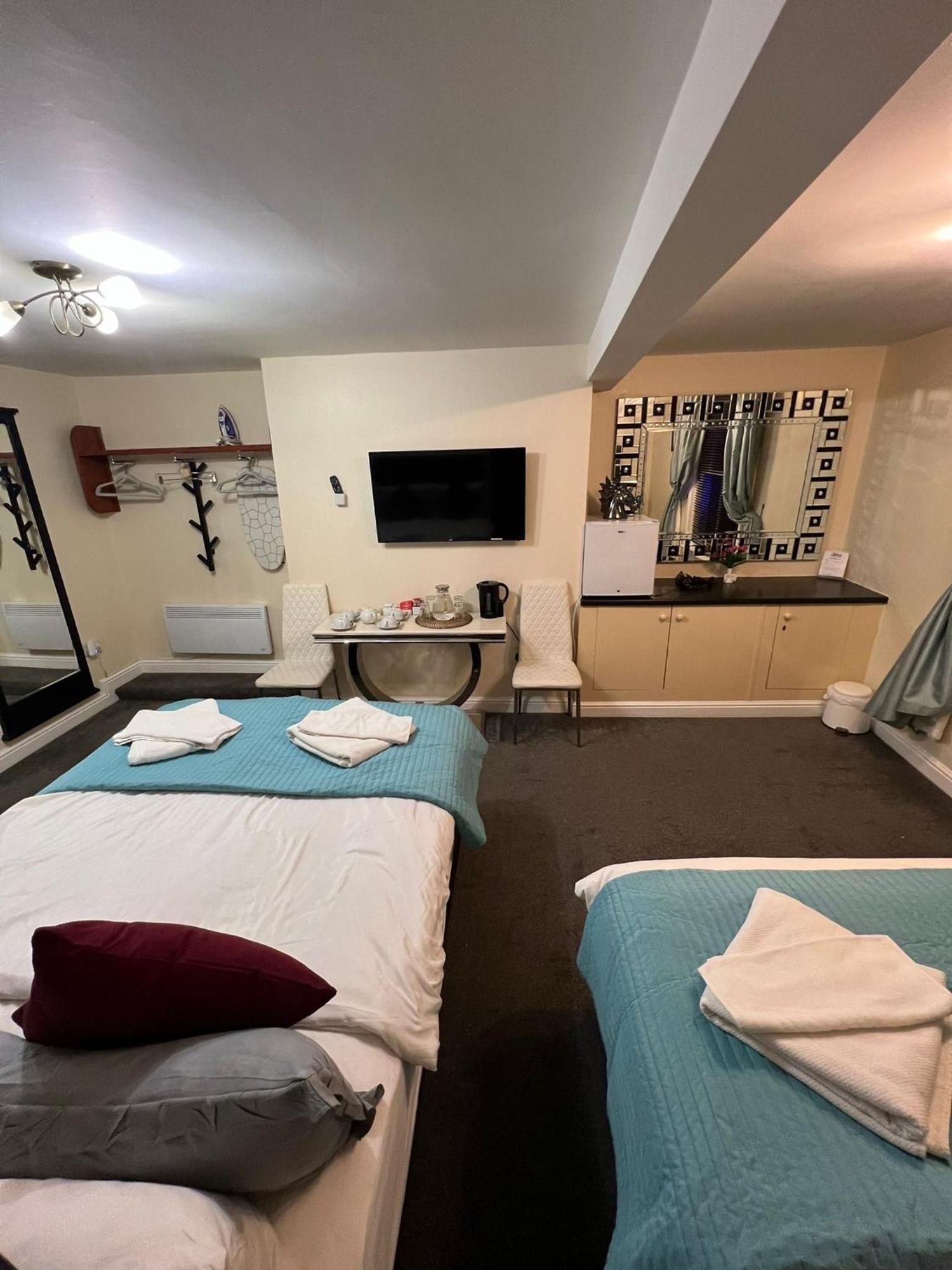 Abbey Holiday Accommodation Уитби Экстерьер фото