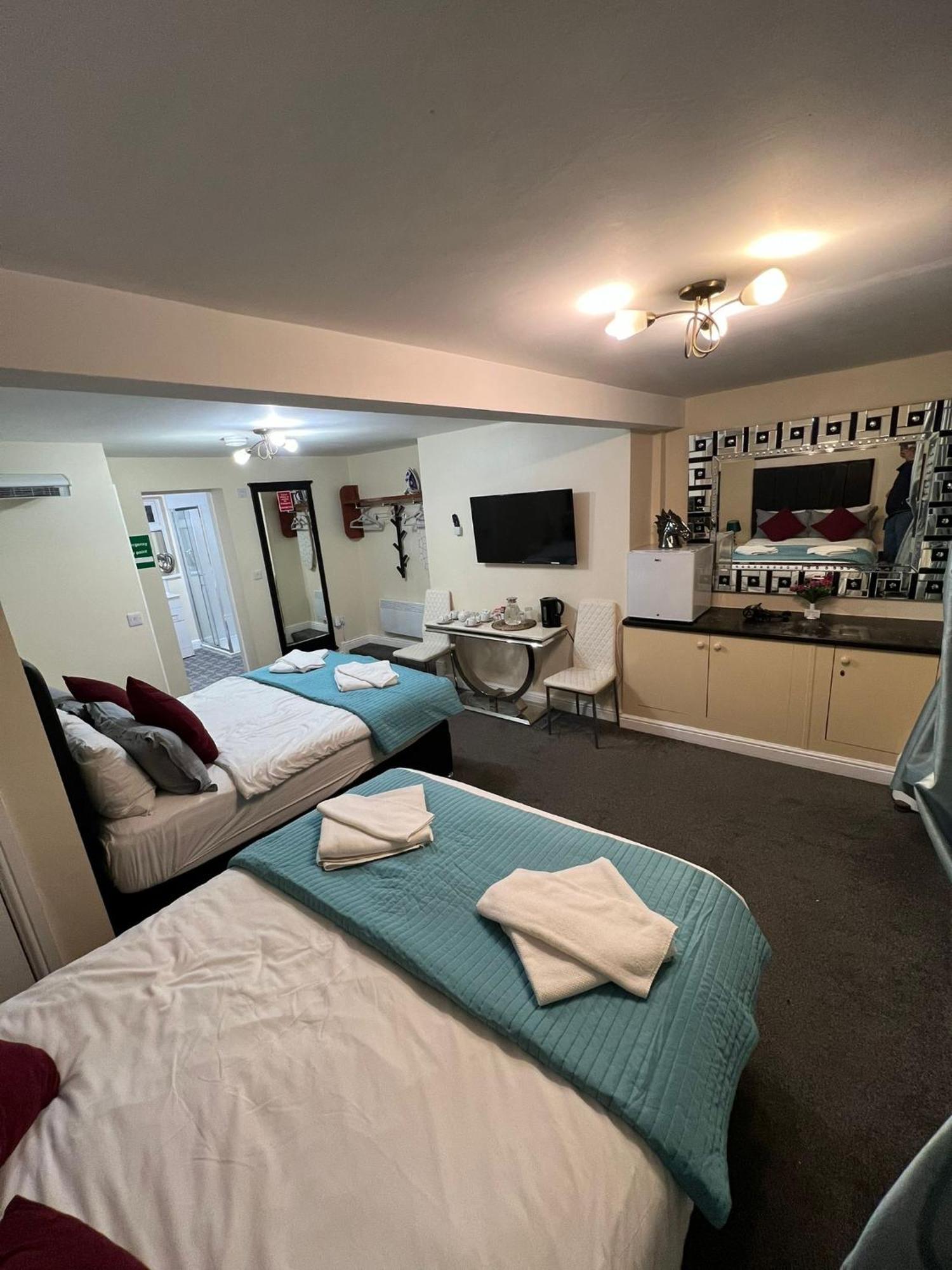 Abbey Holiday Accommodation Уитби Экстерьер фото