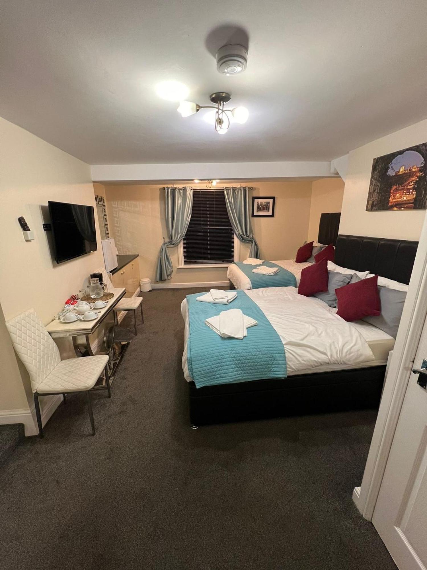 Abbey Holiday Accommodation Уитби Экстерьер фото